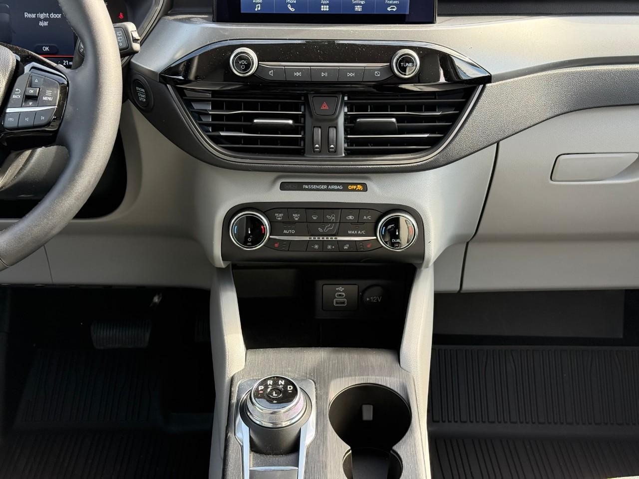 Ford Escape Vehicle Full-screen Gallery Image 10