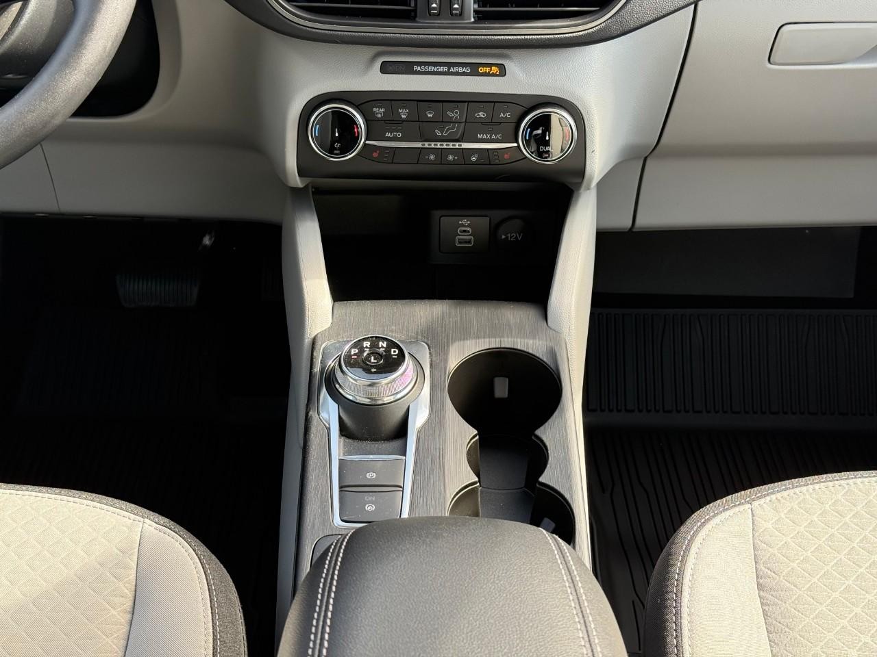 Ford Escape Vehicle Full-screen Gallery Image 11