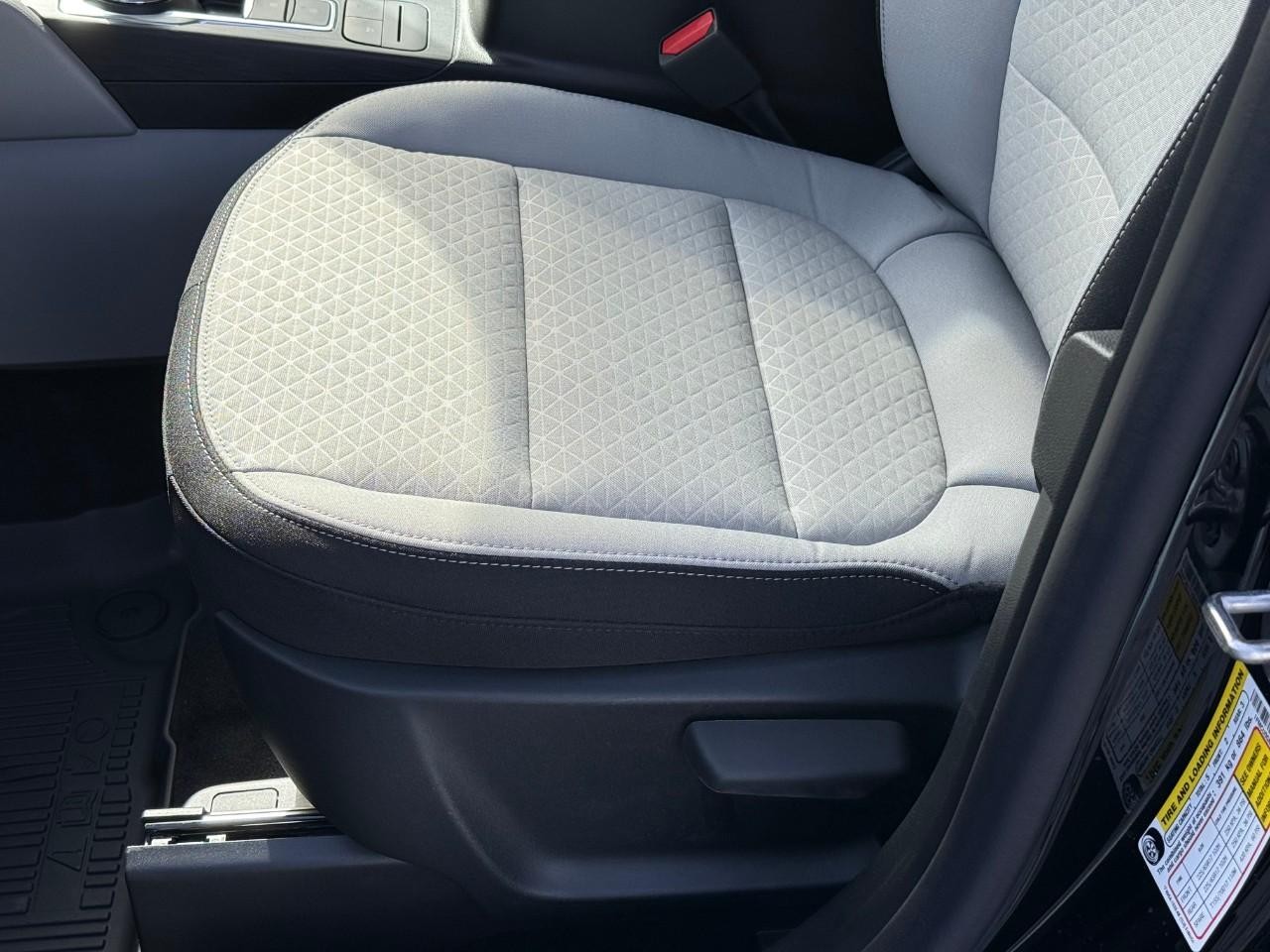 Ford Escape Vehicle Full-screen Gallery Image 13