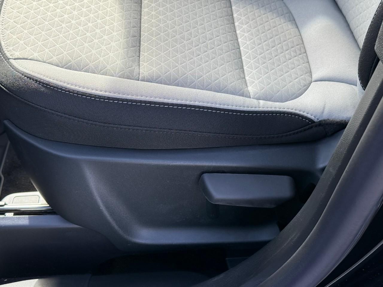 Ford Escape Vehicle Full-screen Gallery Image 14