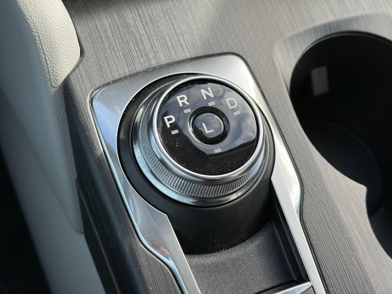 Ford Escape Vehicle Full-screen Gallery Image 17