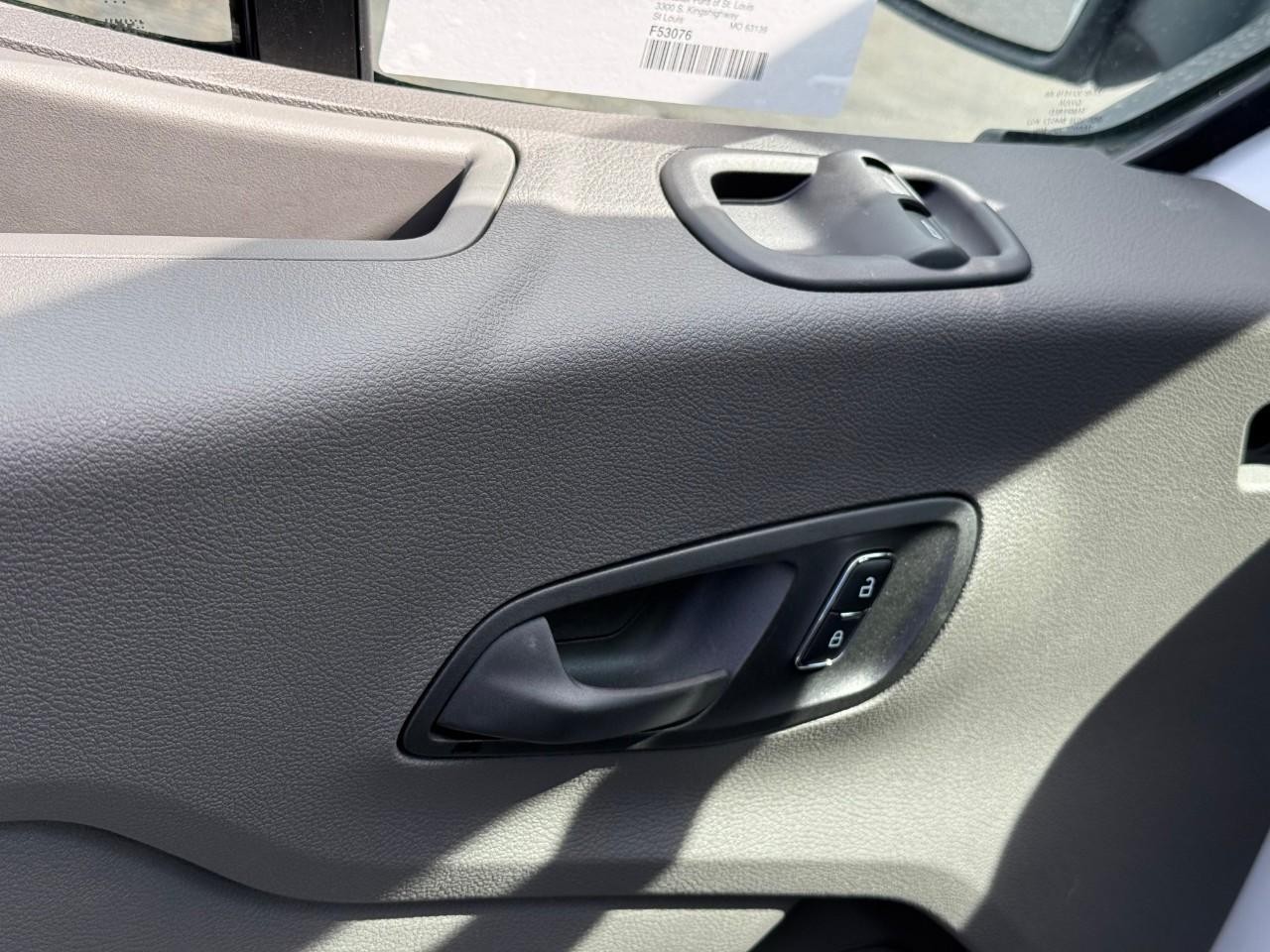 Ford Transit Cargo Van Vehicle Full-screen Gallery Image 07