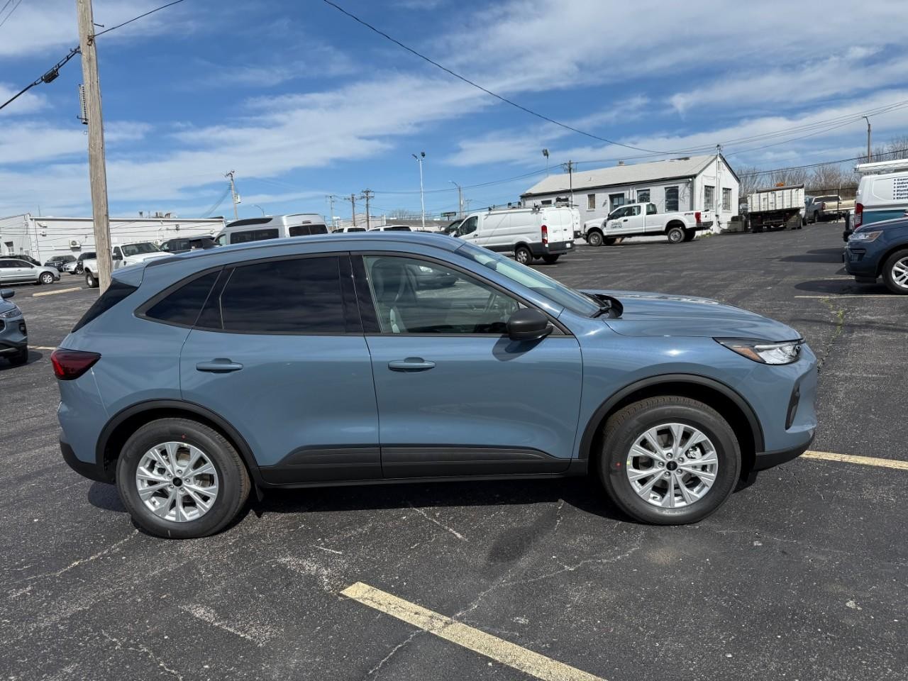 Ford Escape Vehicle Full-screen Gallery Image 02