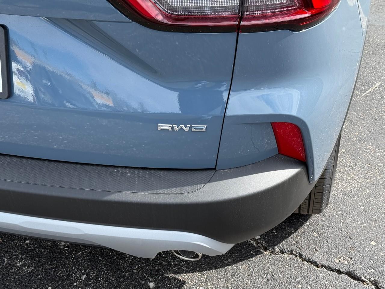 Ford Escape Vehicle Full-screen Gallery Image 04