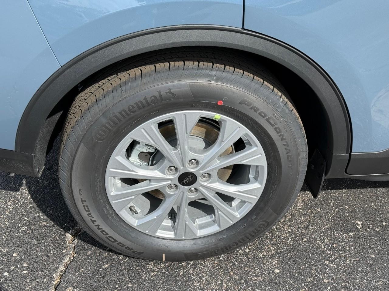 Ford Escape Vehicle Full-screen Gallery Image 05