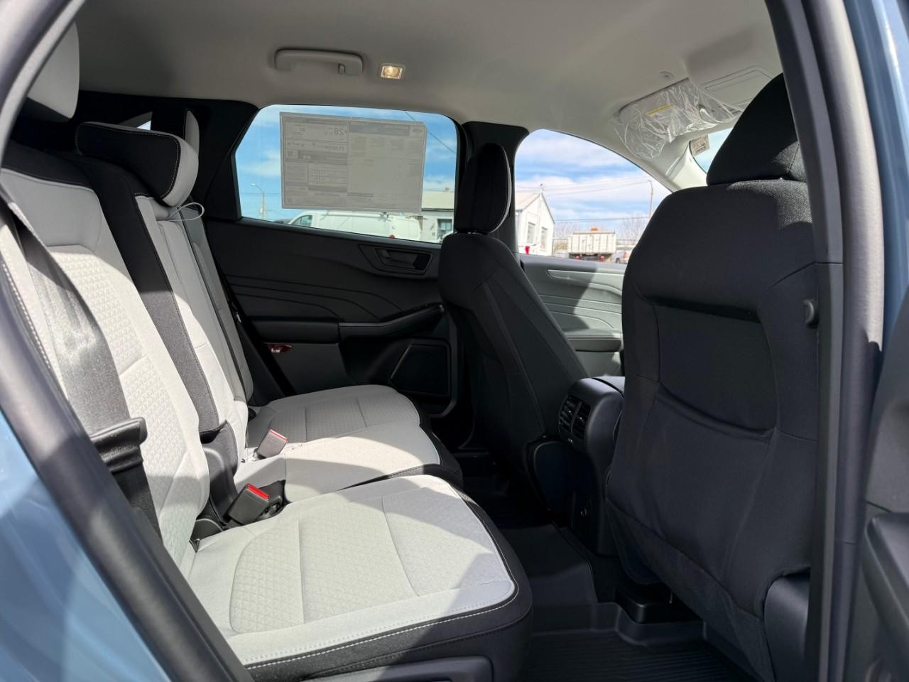 Ford Escape Vehicle Full-screen Gallery Image 06