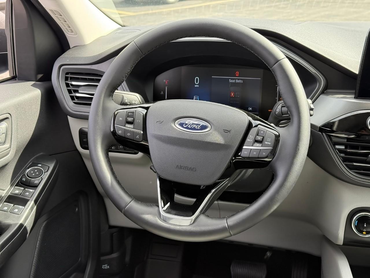 Ford Escape Vehicle Full-screen Gallery Image 08