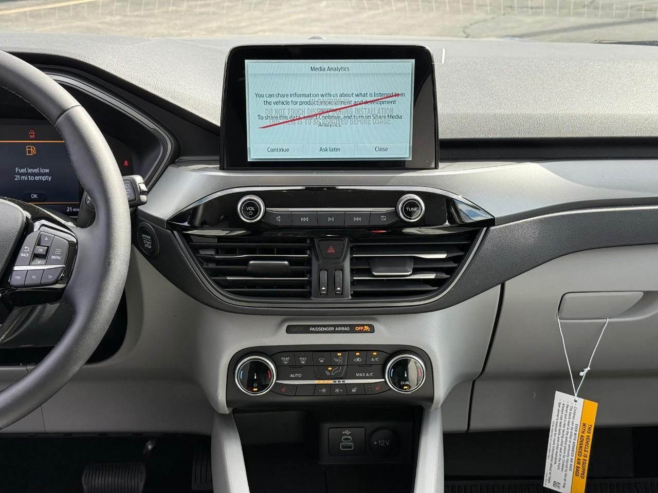 Ford Escape Vehicle Full-screen Gallery Image 09