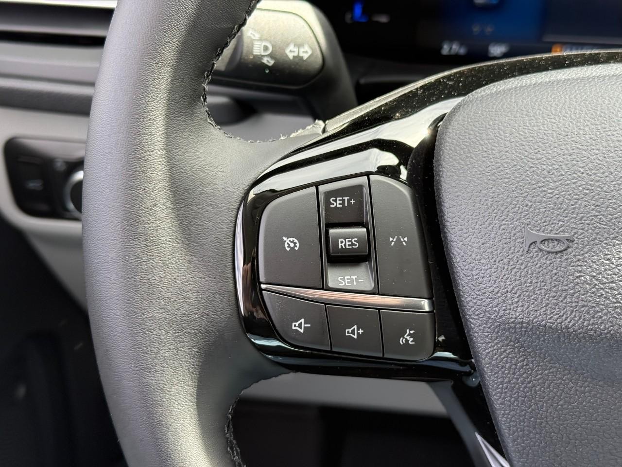 Ford Escape Vehicle Full-screen Gallery Image 14