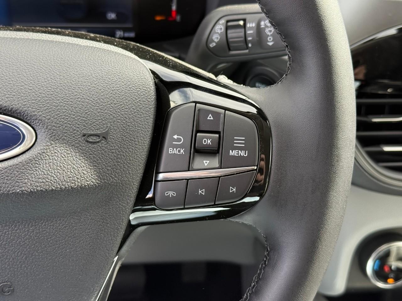 Ford Escape Vehicle Full-screen Gallery Image 15