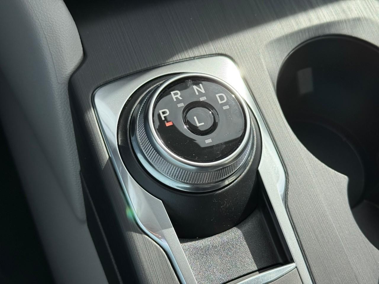 Ford Escape Vehicle Full-screen Gallery Image 16