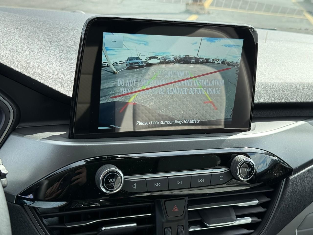 Ford Escape Vehicle Full-screen Gallery Image 18