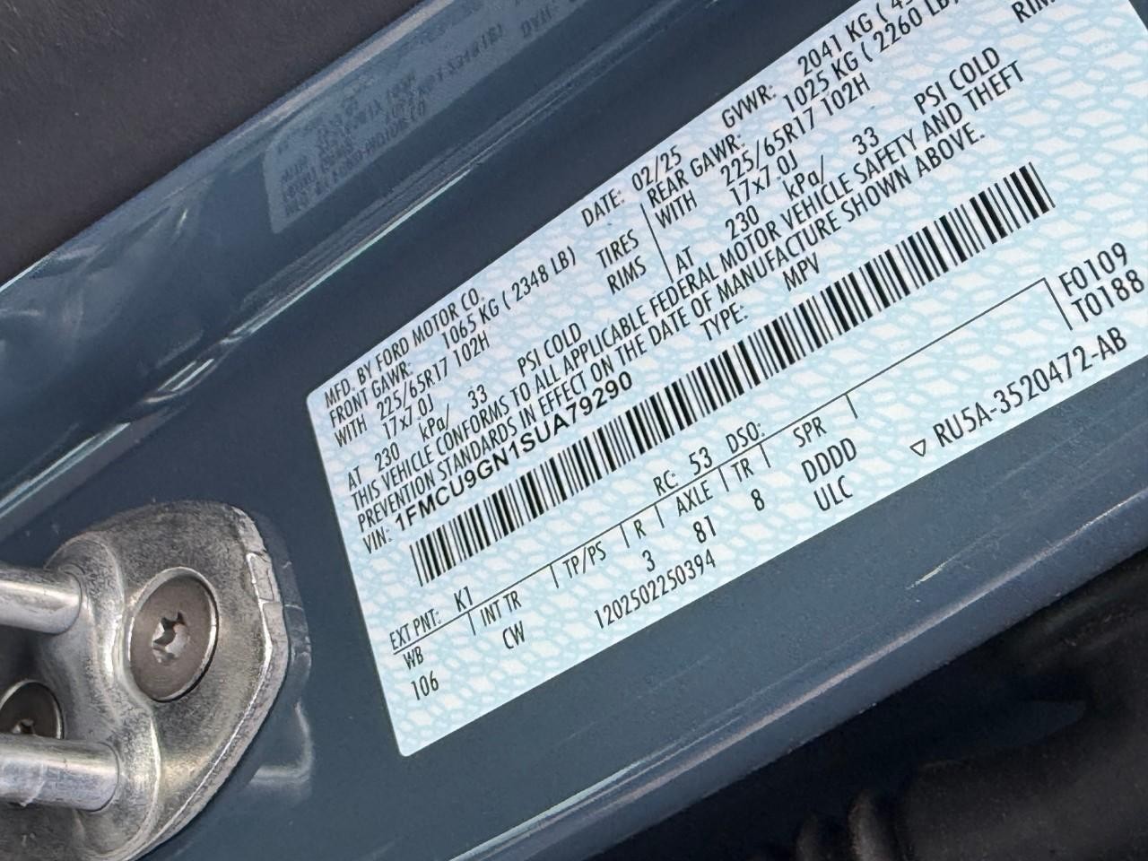 Ford Escape Vehicle Full-screen Gallery Image 19