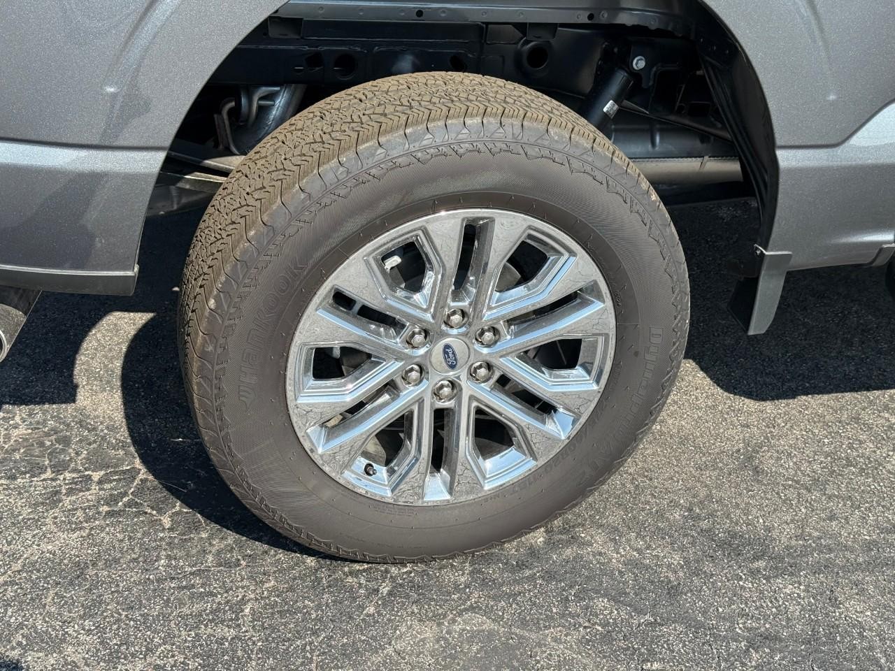 Ford F-150 Vehicle Full-screen Gallery Image 04