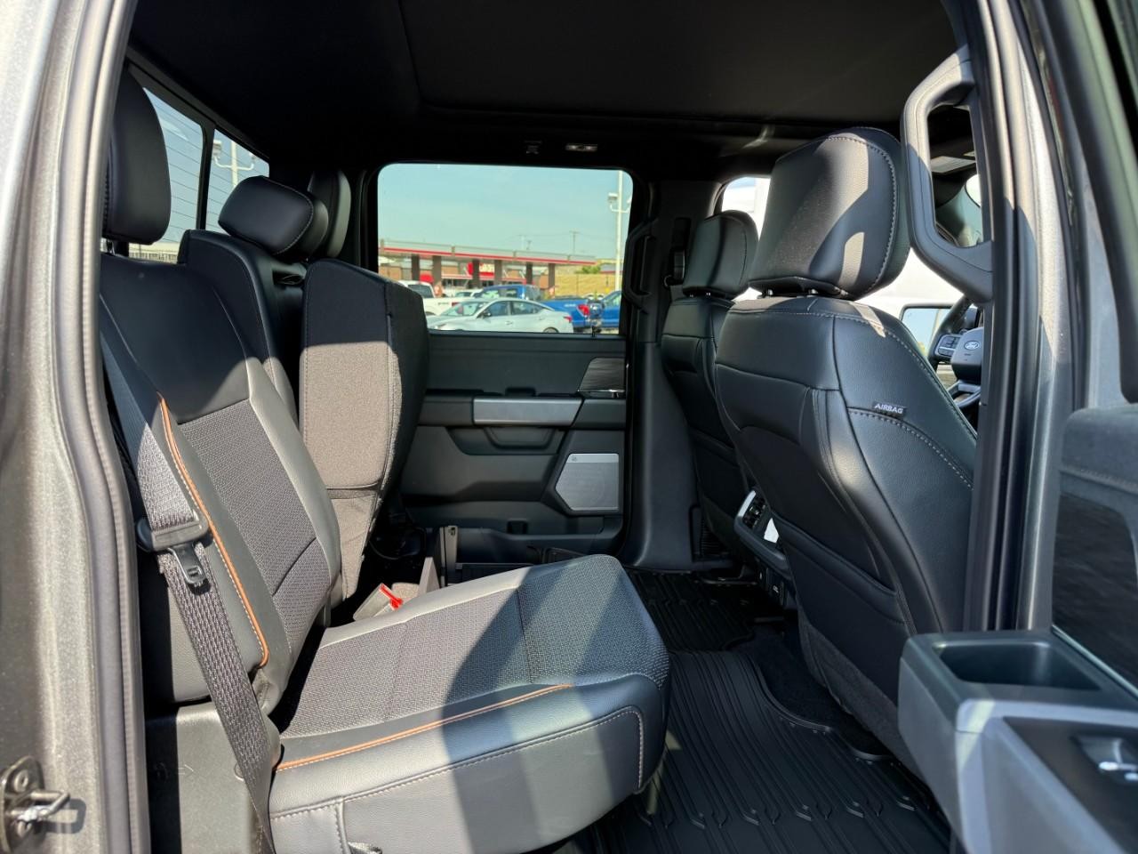 Ford F-150 Vehicle Full-screen Gallery Image 05