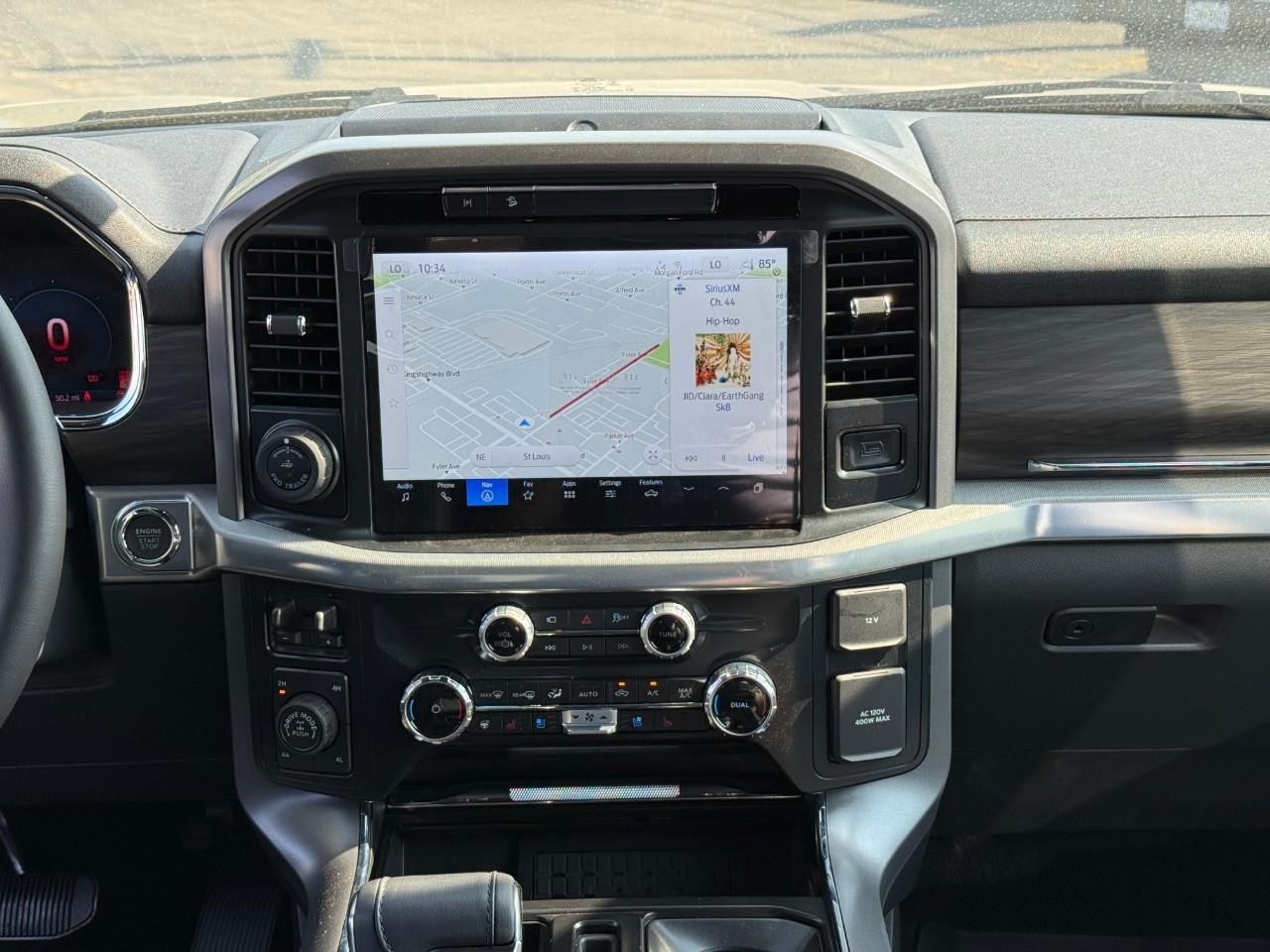 Ford F-150 Vehicle Full-screen Gallery Image 08