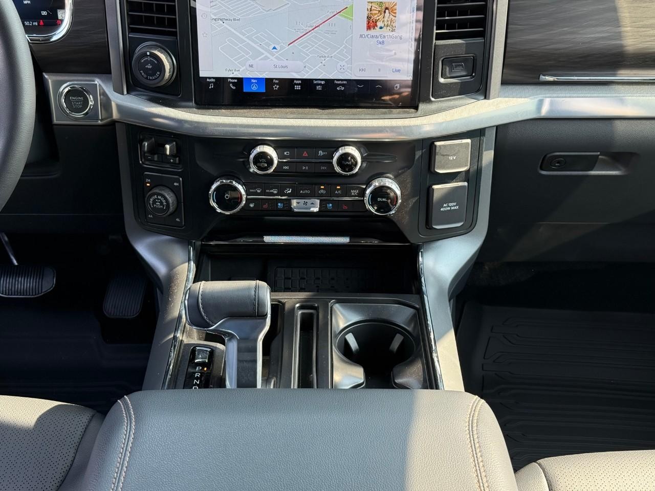 Ford F-150 Vehicle Full-screen Gallery Image 09