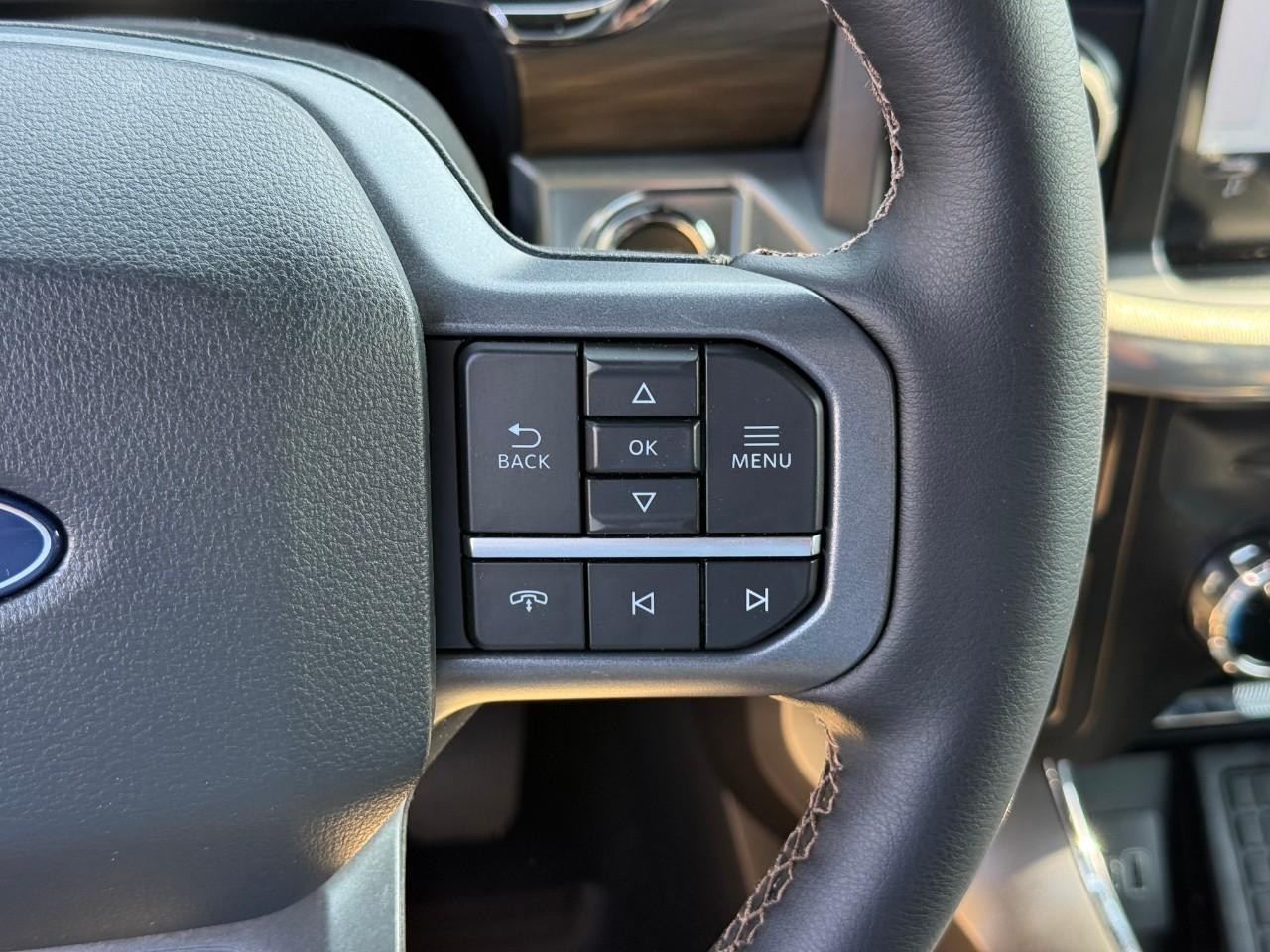 Ford F-150 Vehicle Full-screen Gallery Image 14