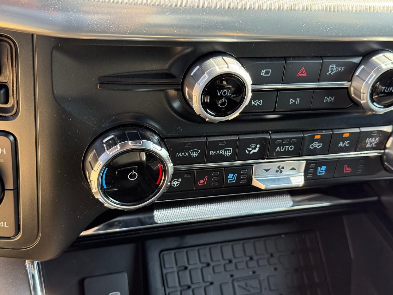 Ford F-150 Vehicle Full-screen Gallery Image 16