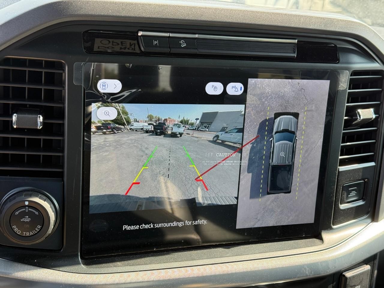 Ford F-150 Vehicle Full-screen Gallery Image 17