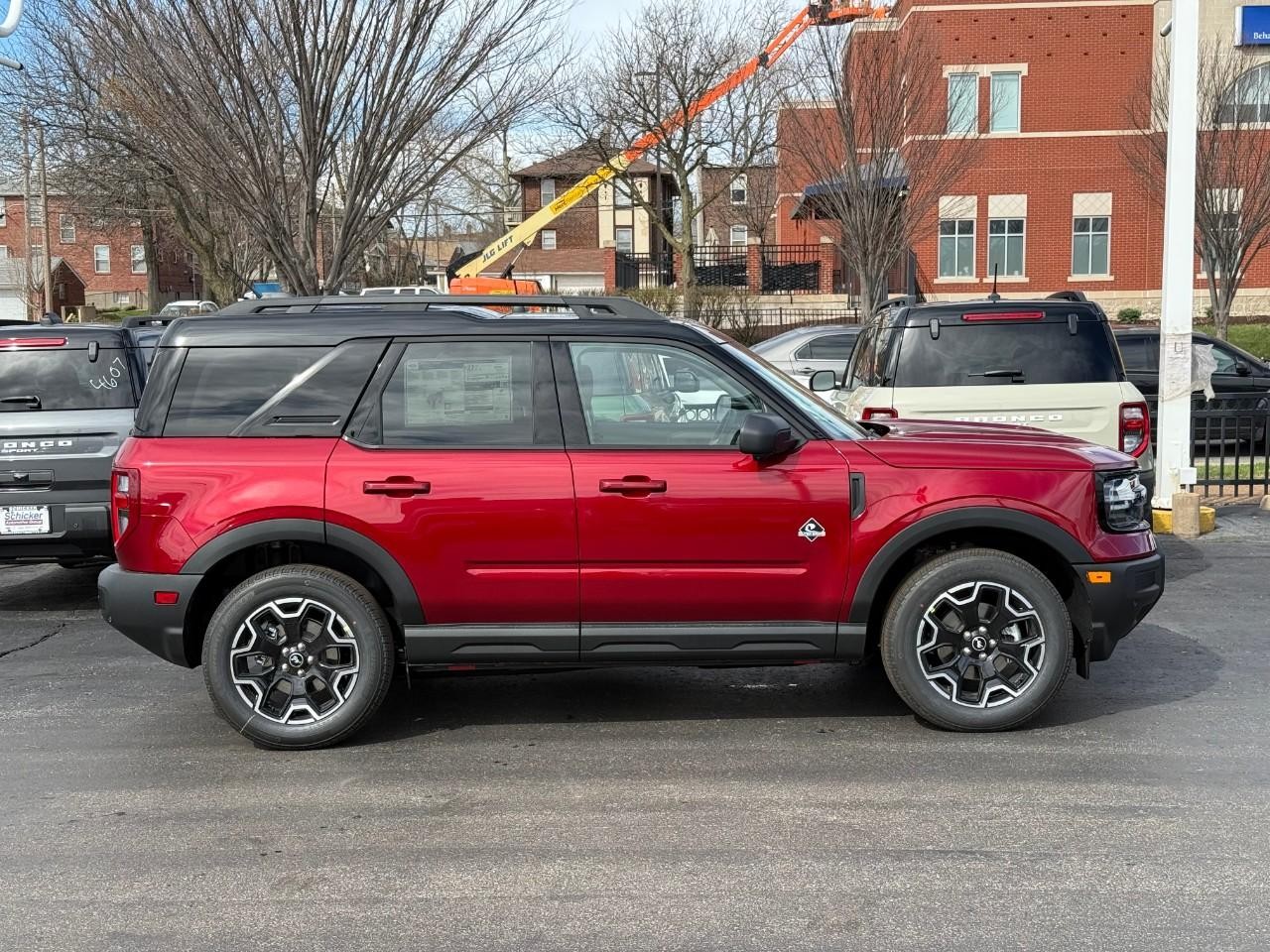 Ford Bronco Sport Vehicle Full-screen Gallery Image 02