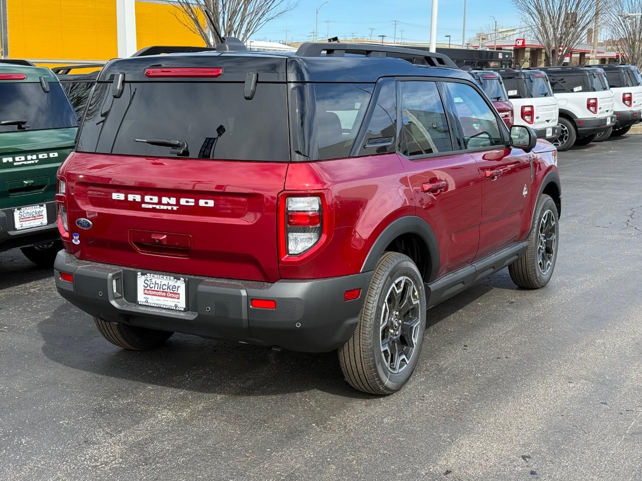 Ford Bronco Sport Vehicle Full-screen Gallery Image 03