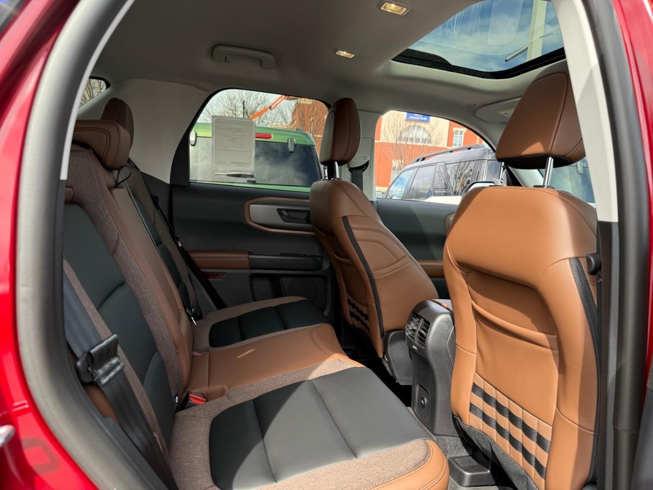 Ford Bronco Sport Vehicle Full-screen Gallery Image 05