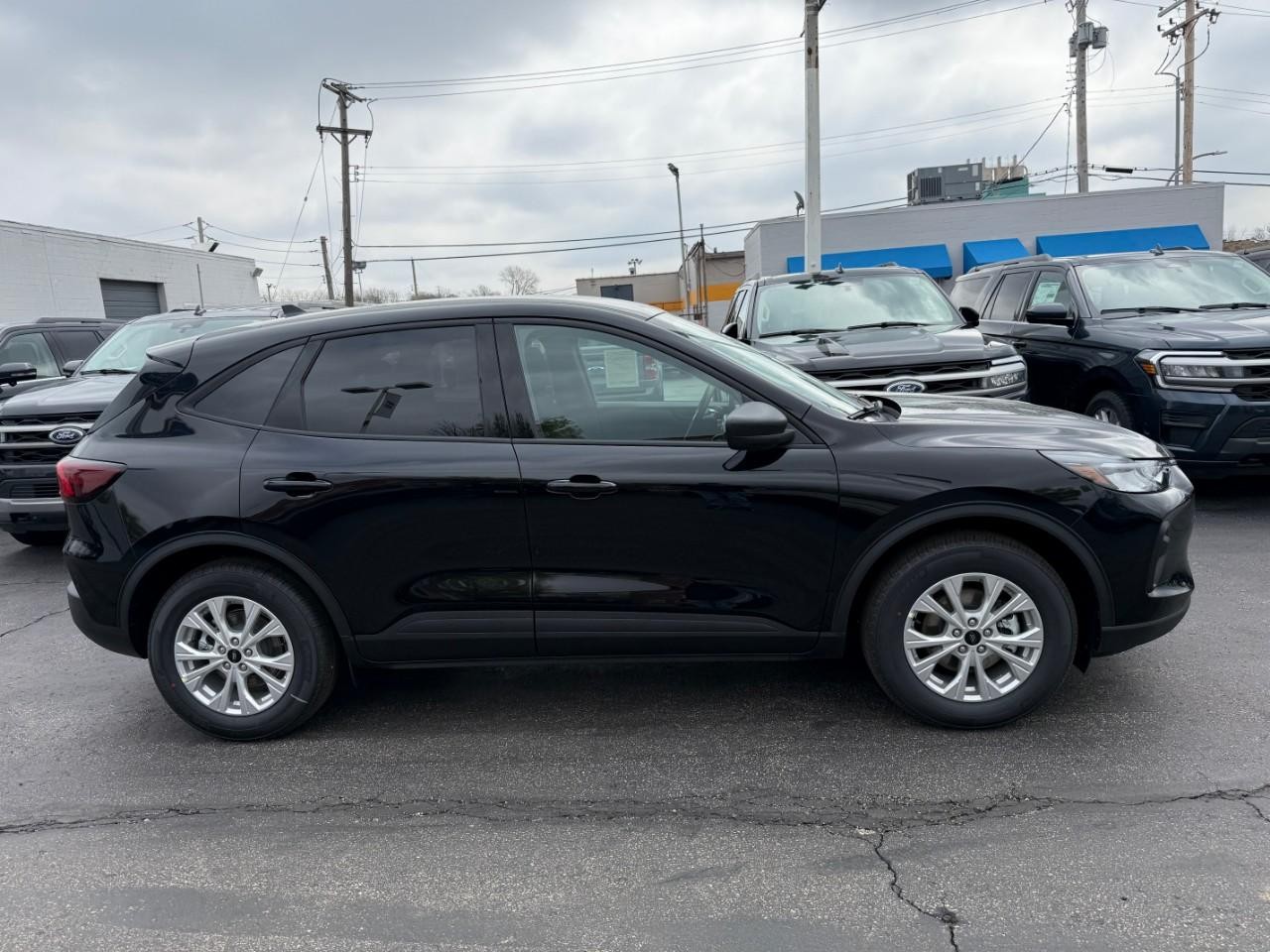 Ford Escape Vehicle Full-screen Gallery Image 02