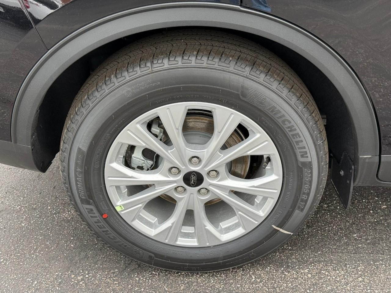 Ford Escape Vehicle Full-screen Gallery Image 04