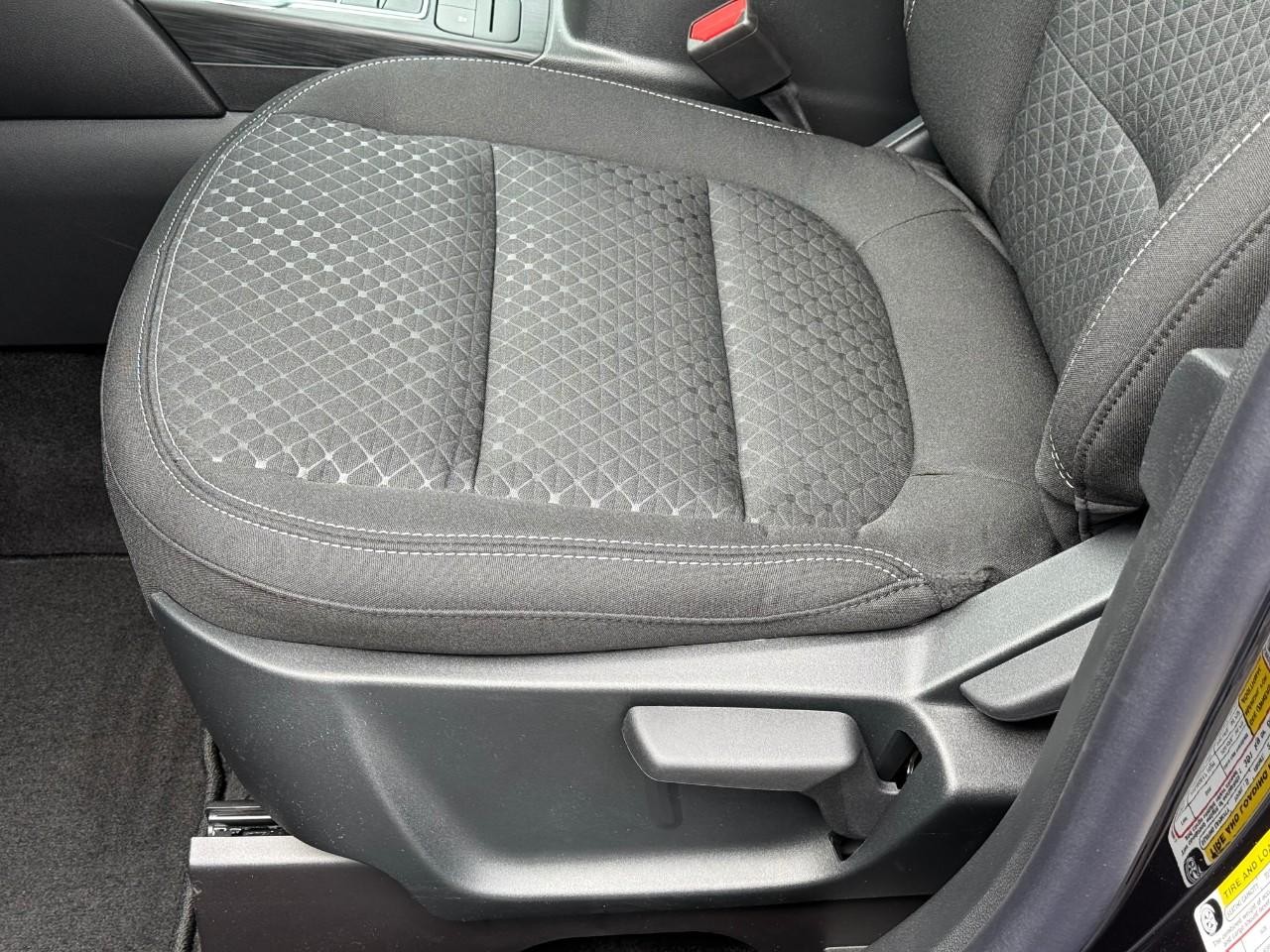 Ford Escape Vehicle Full-screen Gallery Image 12