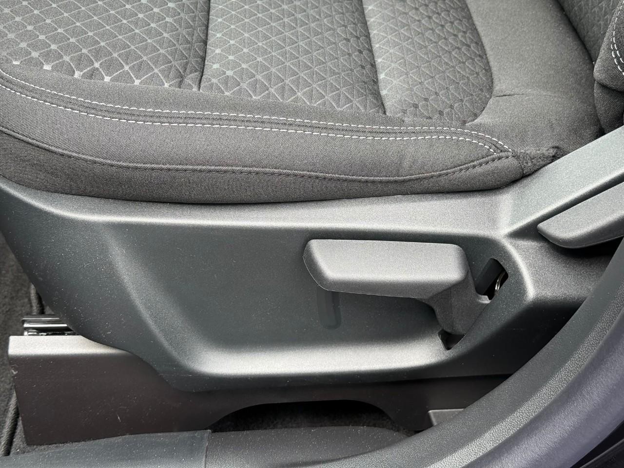 Ford Escape Vehicle Full-screen Gallery Image 13