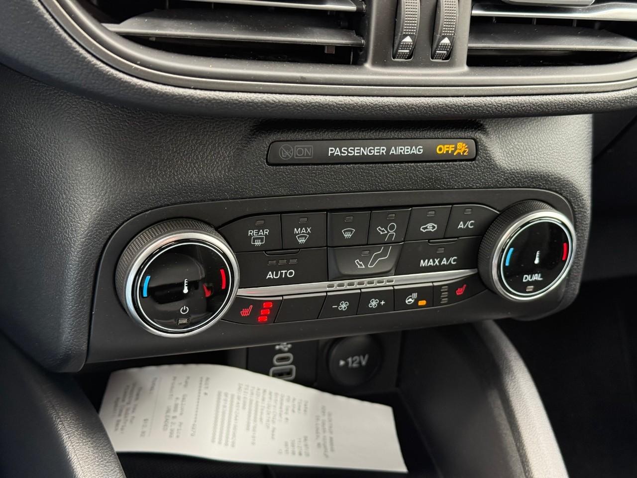 Ford Escape Vehicle Full-screen Gallery Image 15