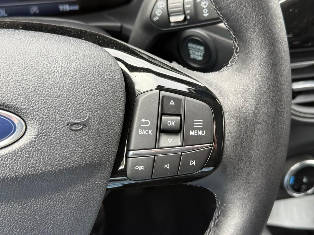 Ford Escape Vehicle Full-screen Gallery Image 16