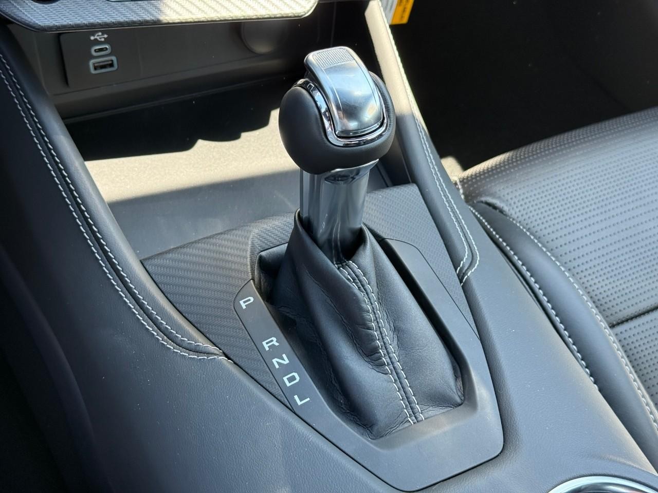 Ford Mustang Vehicle Full-screen Gallery Image 14