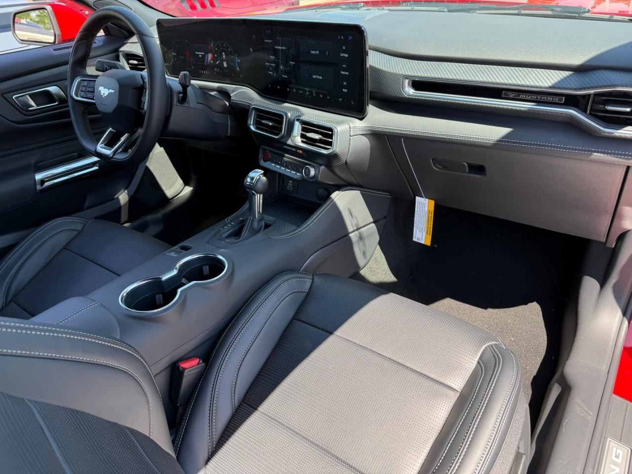 Ford Mustang Vehicle Full-screen Gallery Image 07