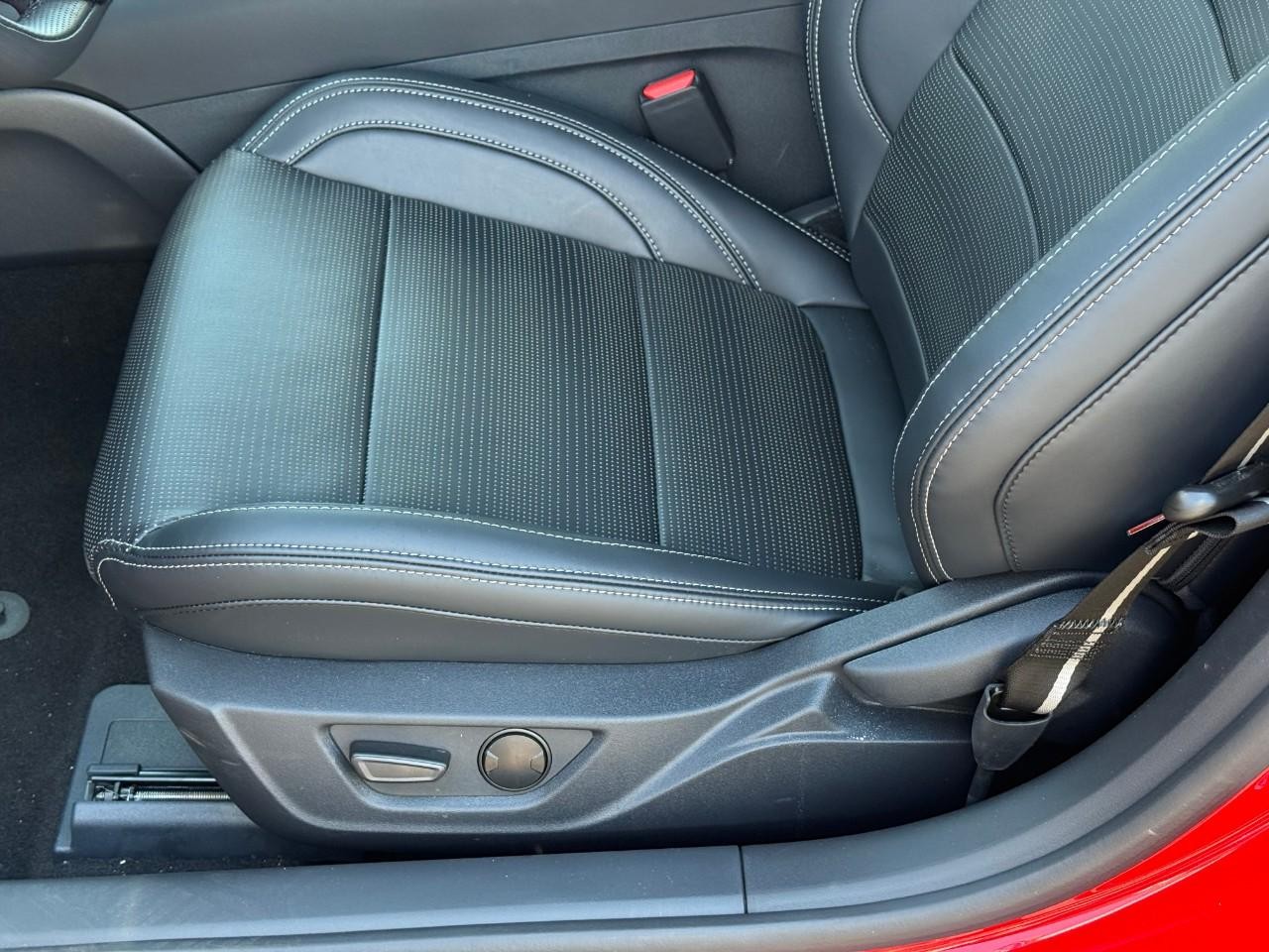 Ford Mustang Vehicle Full-screen Gallery Image 11