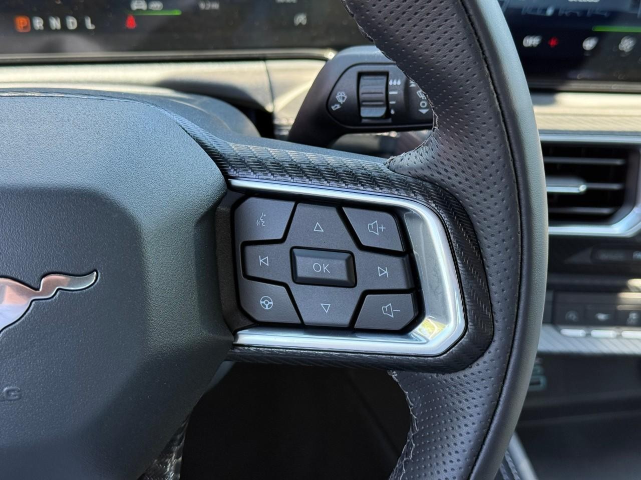 Ford Mustang Vehicle Full-screen Gallery Image 14