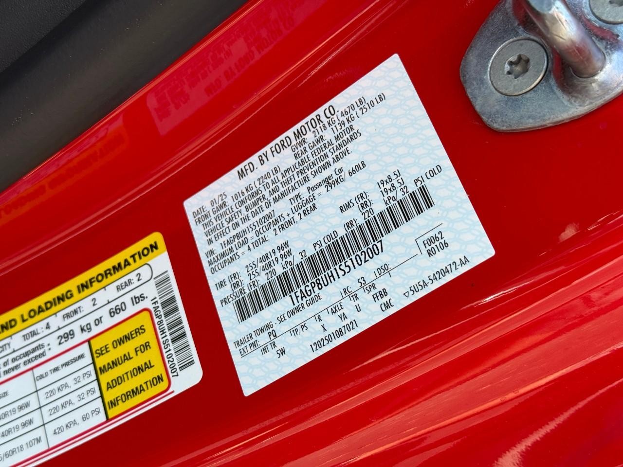 Ford Mustang Vehicle Full-screen Gallery Image 18