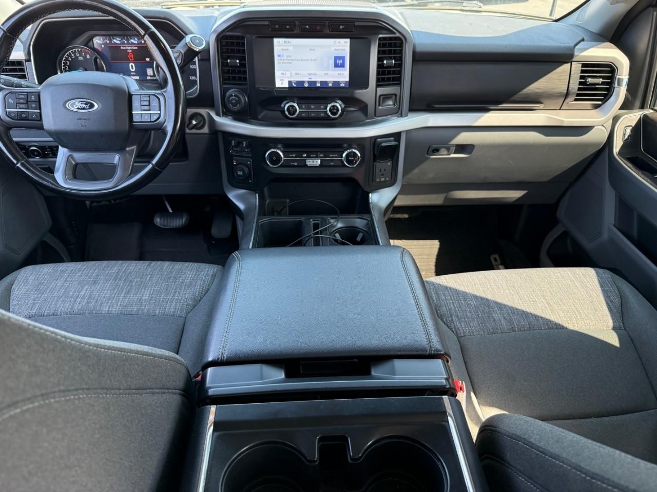 Ford F-150 Vehicle Full-screen Gallery Image 06