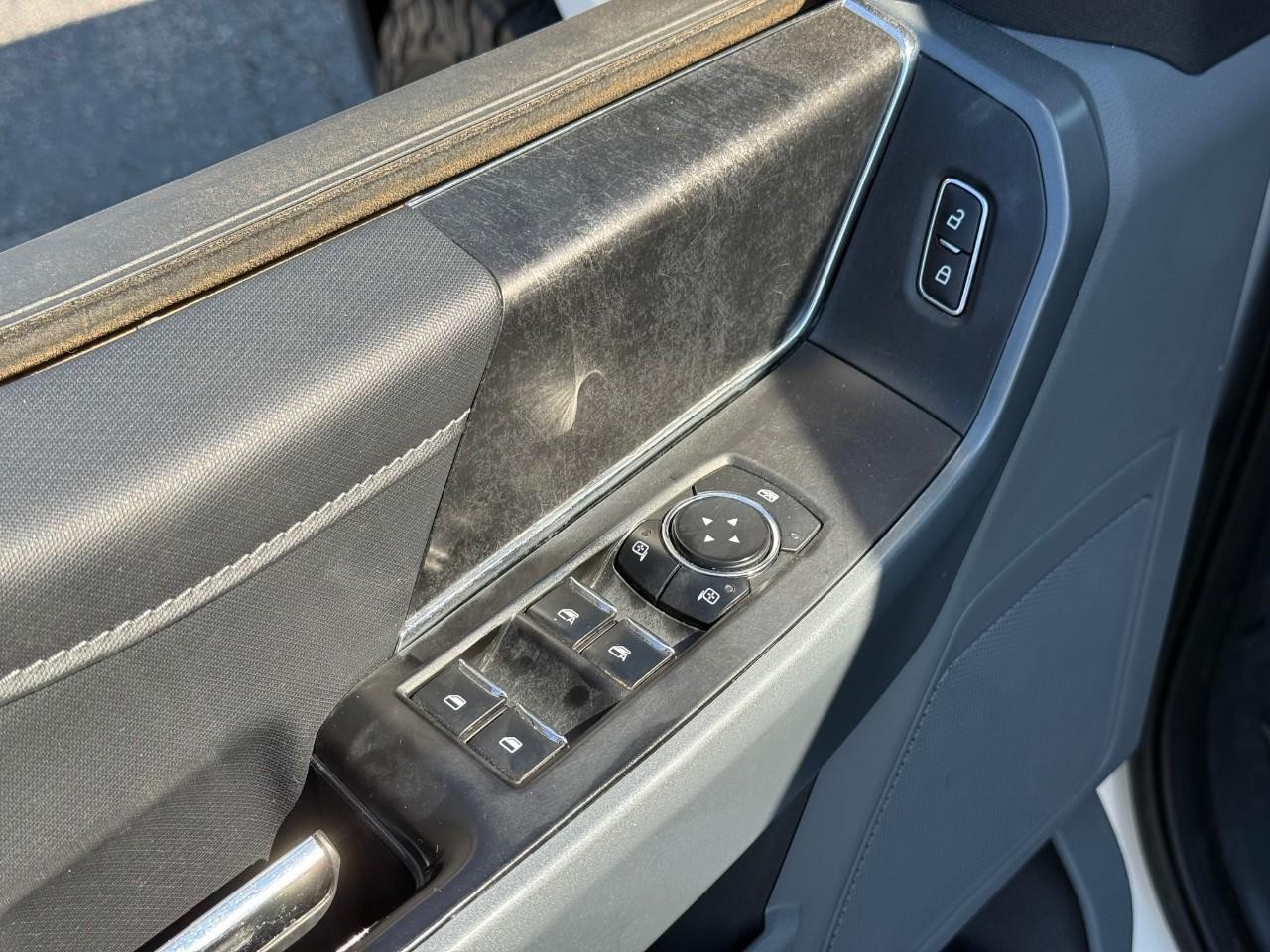 Ford F-150 Vehicle Full-screen Gallery Image 10