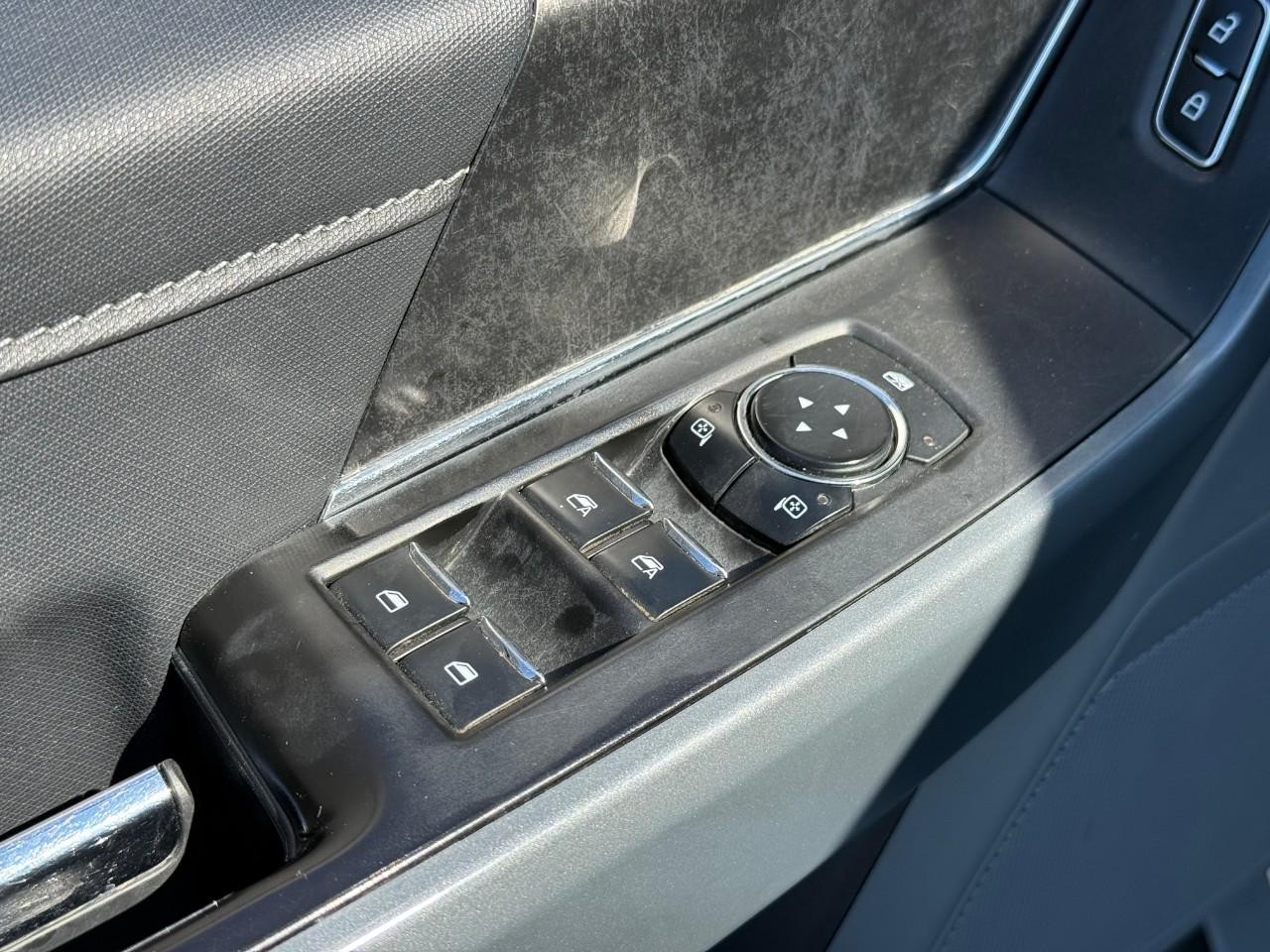 Ford F-150 Vehicle Full-screen Gallery Image 11