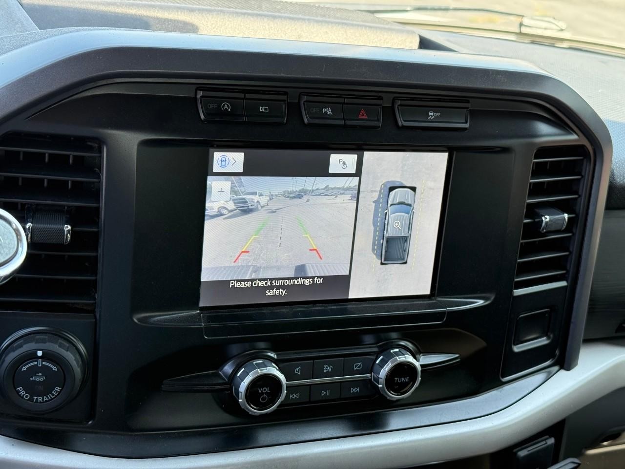 Ford F-150 Vehicle Full-screen Gallery Image 16
