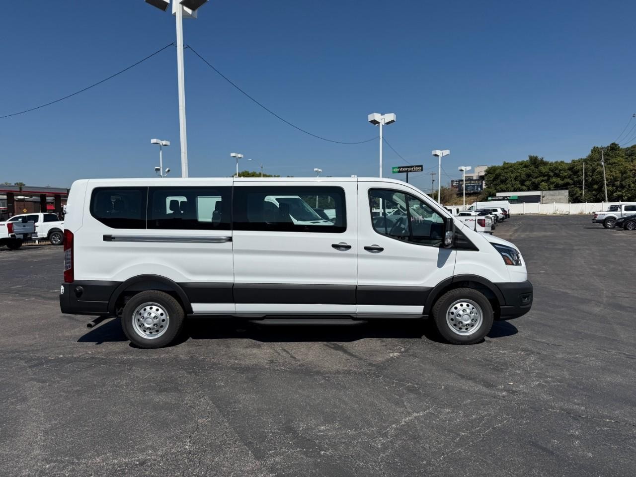 Ford Transit Passenger Wagon Vehicle Full-screen Gallery Image 02