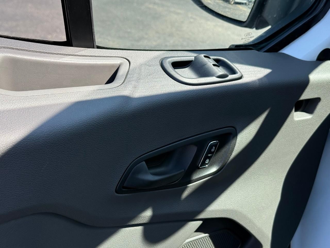 Ford Transit Passenger Wagon Vehicle Full-screen Gallery Image 09