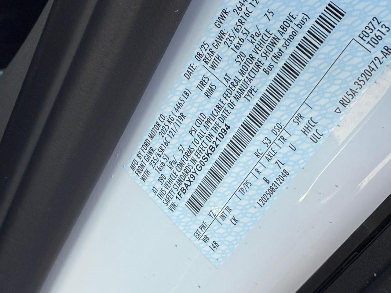 Ford Transit Passenger Wagon Vehicle Full-screen Gallery Image 15