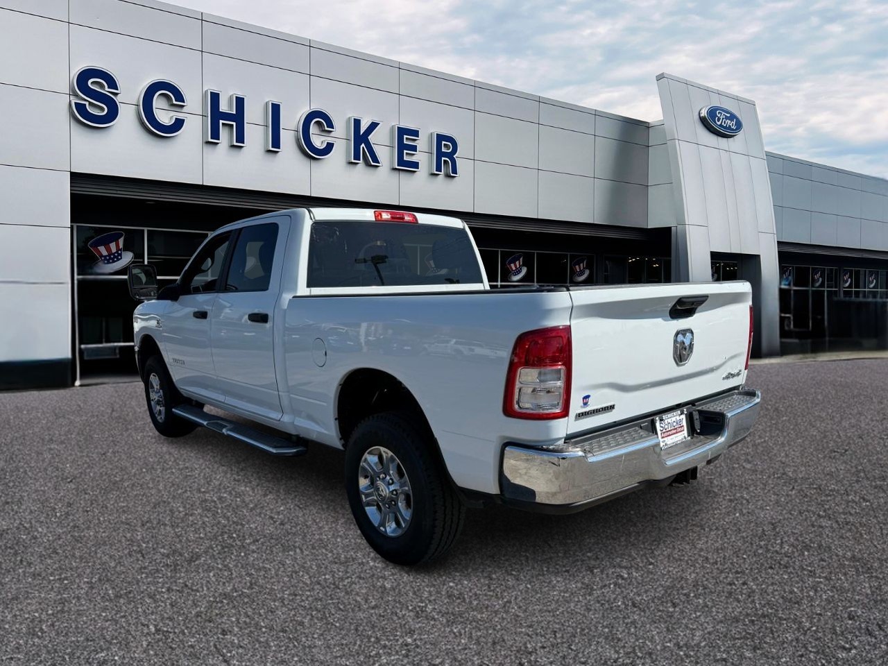 Ram 3500 Vehicle Full-screen Gallery Image 03