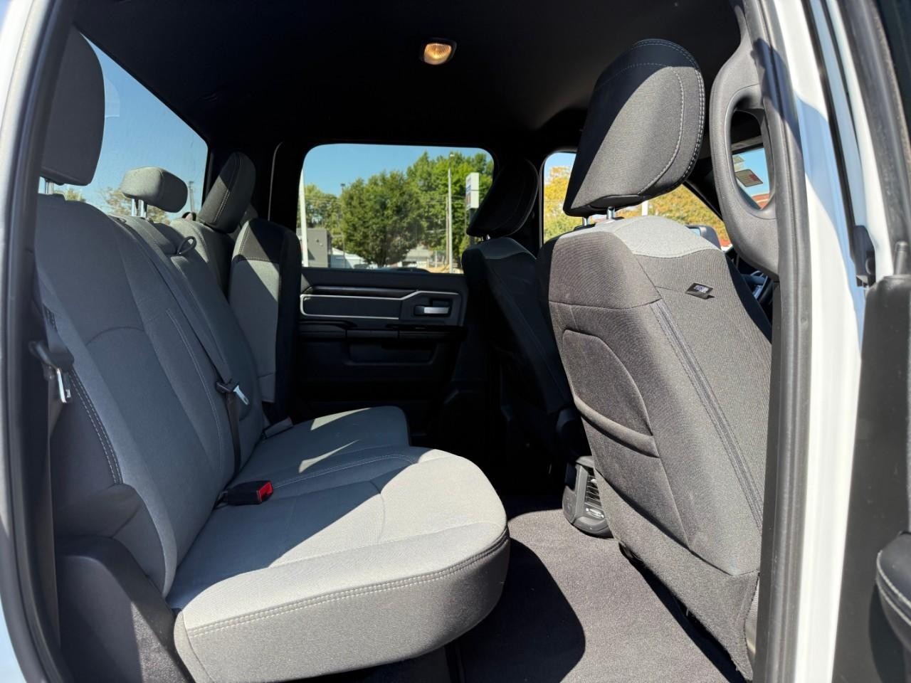 Ram 3500 Vehicle Full-screen Gallery Image 05