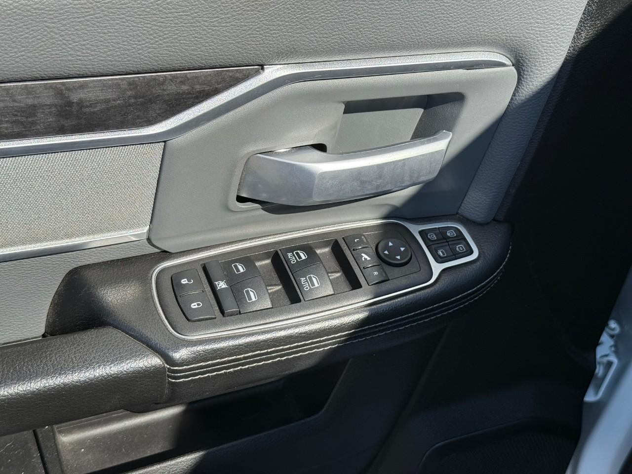 Ram 3500 Vehicle Full-screen Gallery Image 10