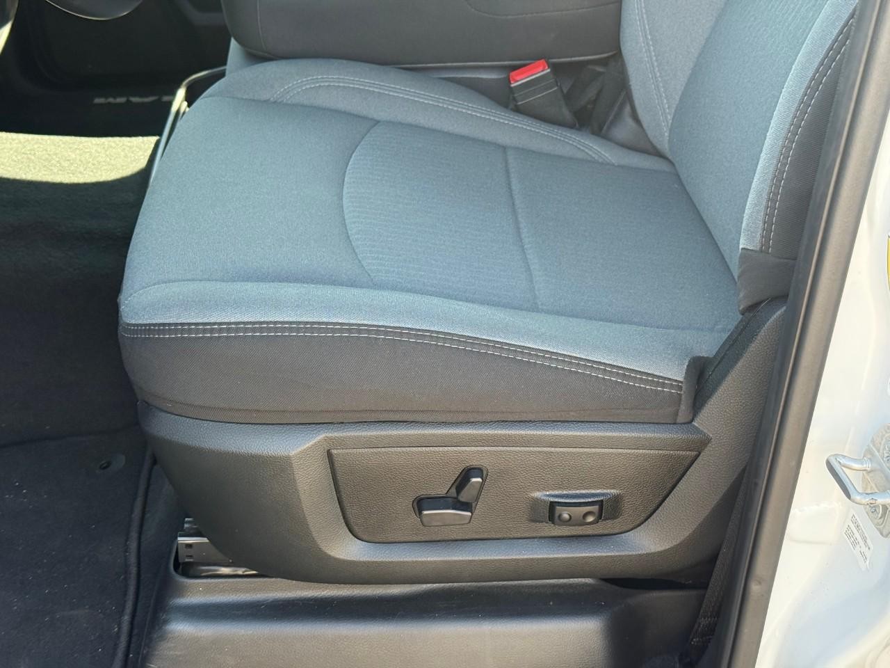 Ram 3500 Vehicle Full-screen Gallery Image 11