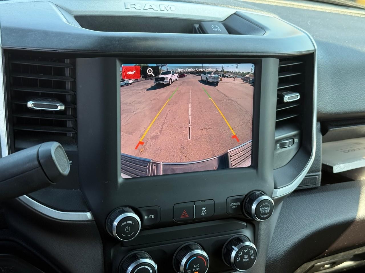 Ram 3500 Vehicle Full-screen Gallery Image 15